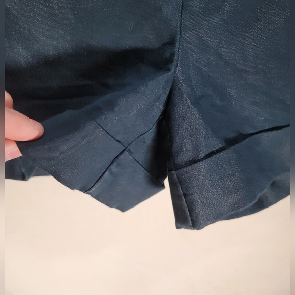 Mossimo size 6 fit 3 dark blue denim shorts with hem fold excellent condition - Picture 2 of 6